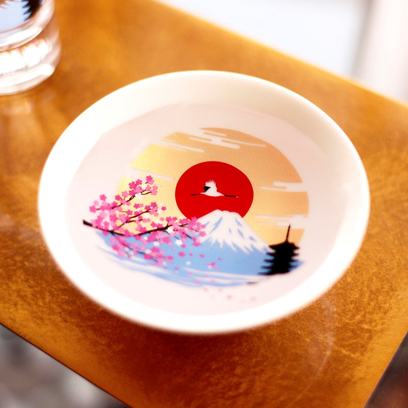 冷感富士山平盃ペアセット（丸モ高木陶器）の使用時